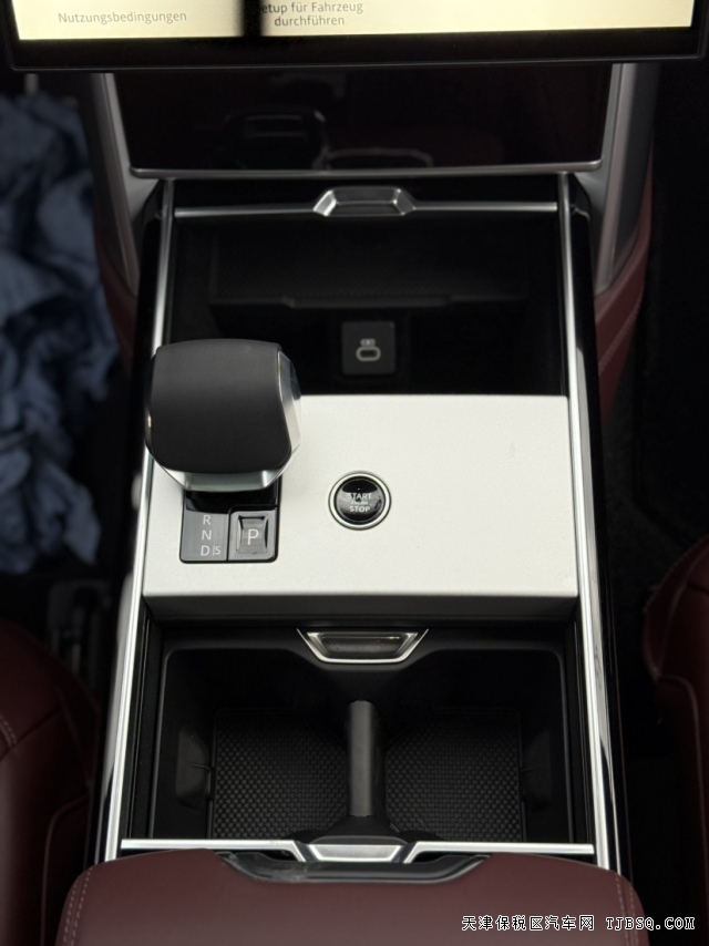 揽胜行政 25款 3.0T D350 柴油 创世加长顶级奢华SUV