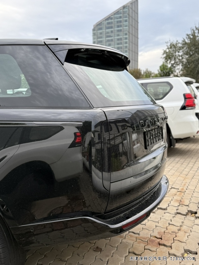 揽胜行政 25款 3.0T D350 柴油 创世加长顶级奢华SUV