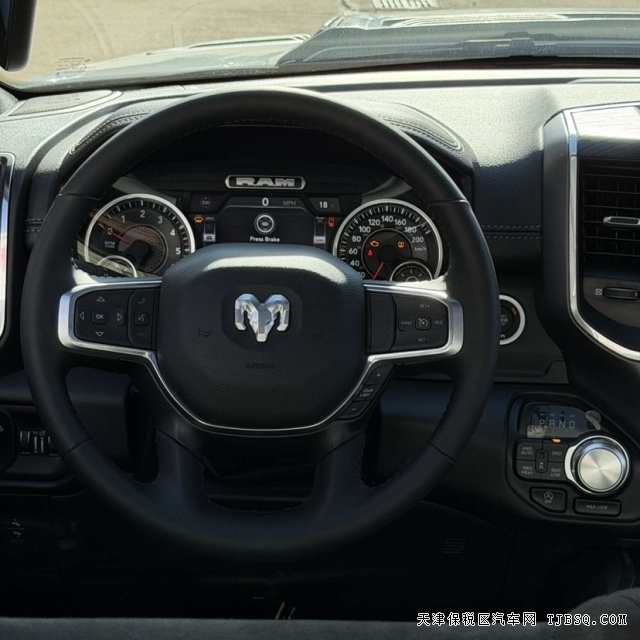 19ec9751a73de36612ffa5bfed1c135f 平行进口23款道奇公羊运动版5.7L大皮卡售价42万