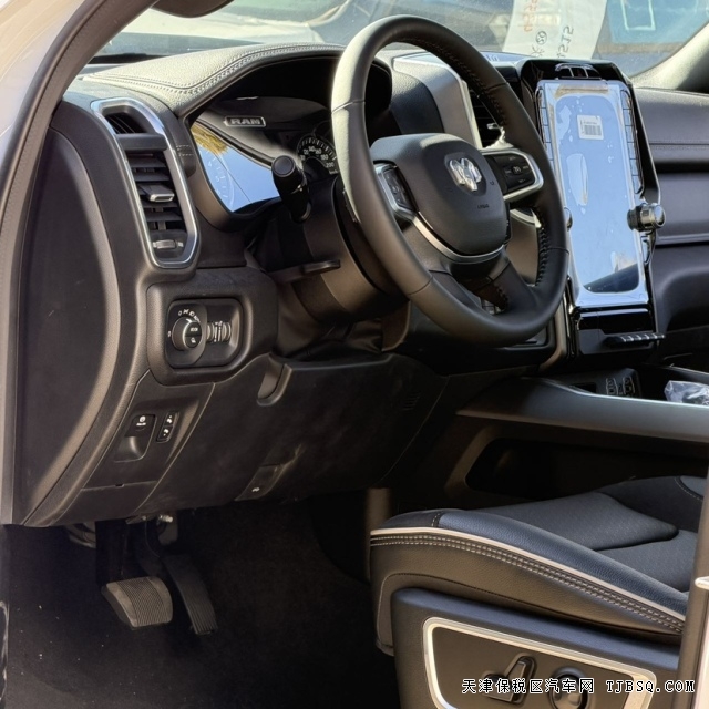 03c2dec47c158e3c3772d3d53a4bd57e 平行进口23款道奇公羊运动版5.7L大皮卡售价42万