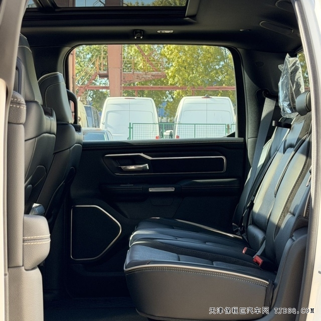 d14026ee1735ff3fe1b6720a462fa06a 平行进口23款道奇公羊运动版5.7L大皮卡售价42万