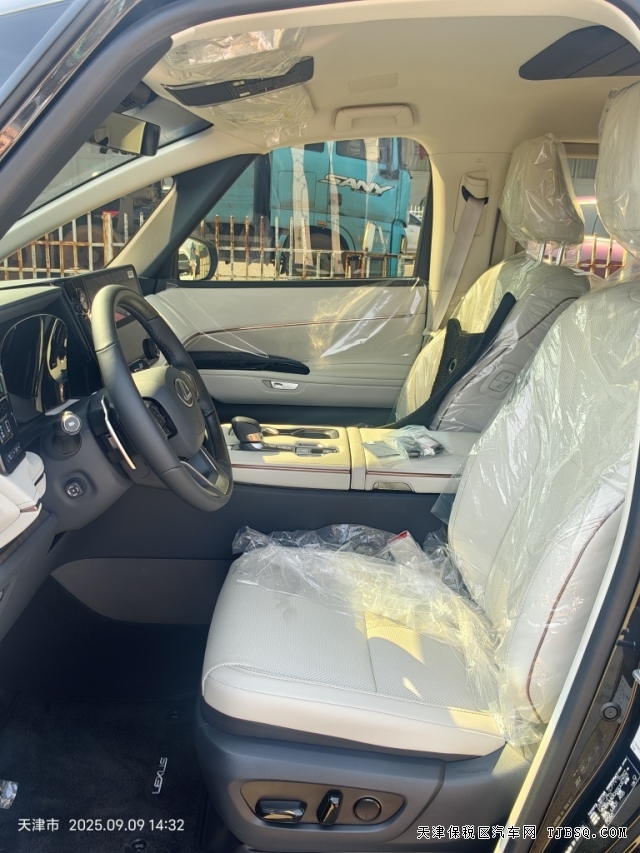 25款雷克萨斯LM500h油电混合2.4T天津港口140万价格可议