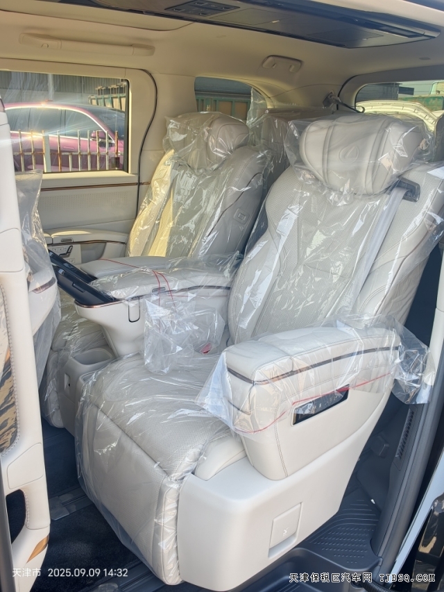 25款雷克萨斯LM500h油电混合2.4T天津港口140万价格可议