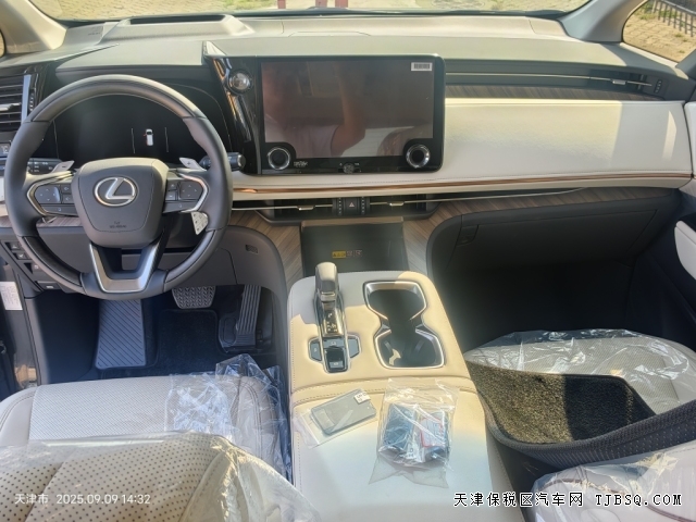 25款雷克萨斯LM500h油电混合2.4T天津港口140万价格可议