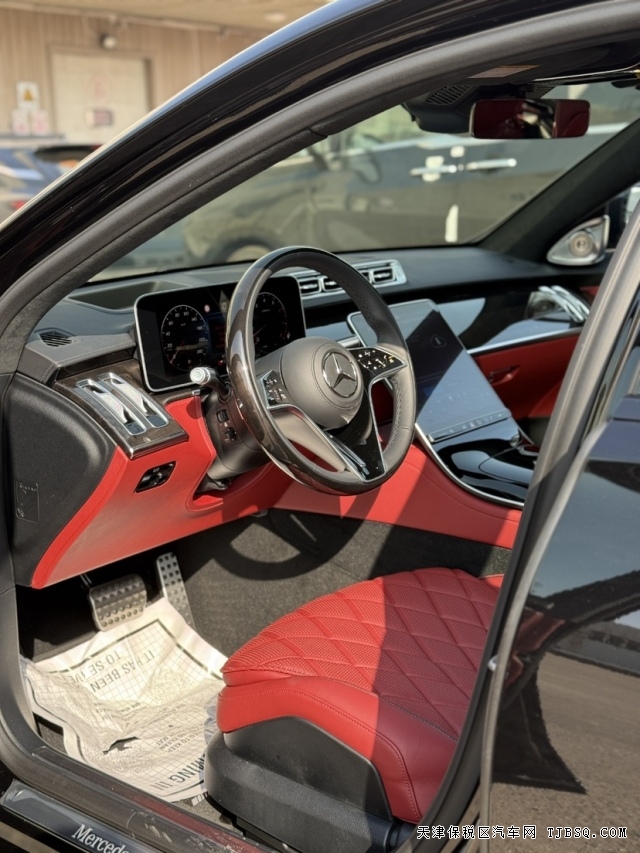 26款加版奔驰S500四驱长轴黑/红4D大柏林顶配大佬专属座驾