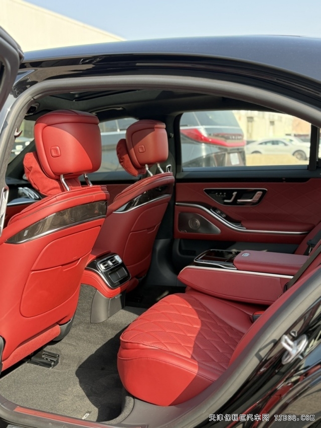 26款加版奔驰S500四驱长轴黑/红4D大柏林顶配大佬专属座驾