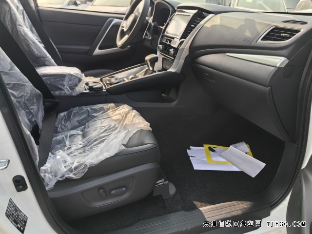 全新26款三菱帕杰罗劲畅3.0L V6王者归来港口现车发售