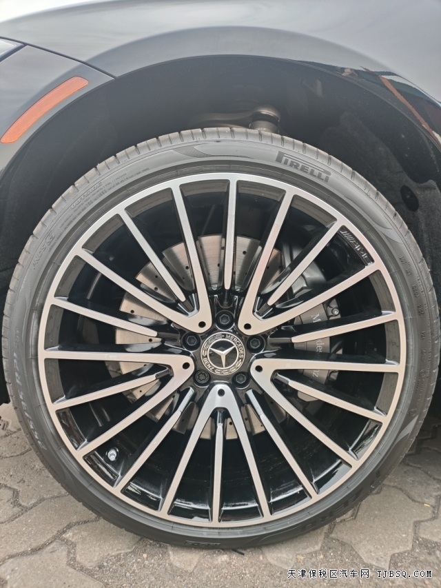 25款加版奔驰S580梅赛德斯V8 4.0T的行政级座驾