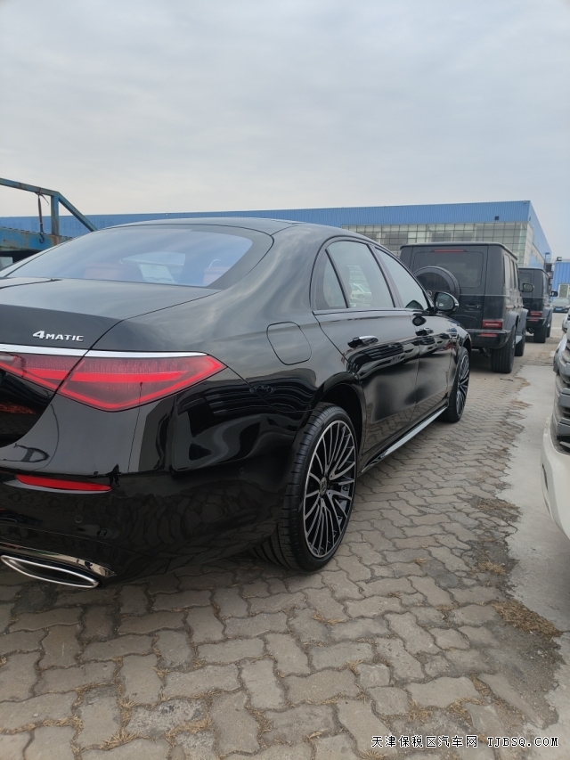 25款加版奔驰S580梅赛德斯V8 4.0T的行政级座驾