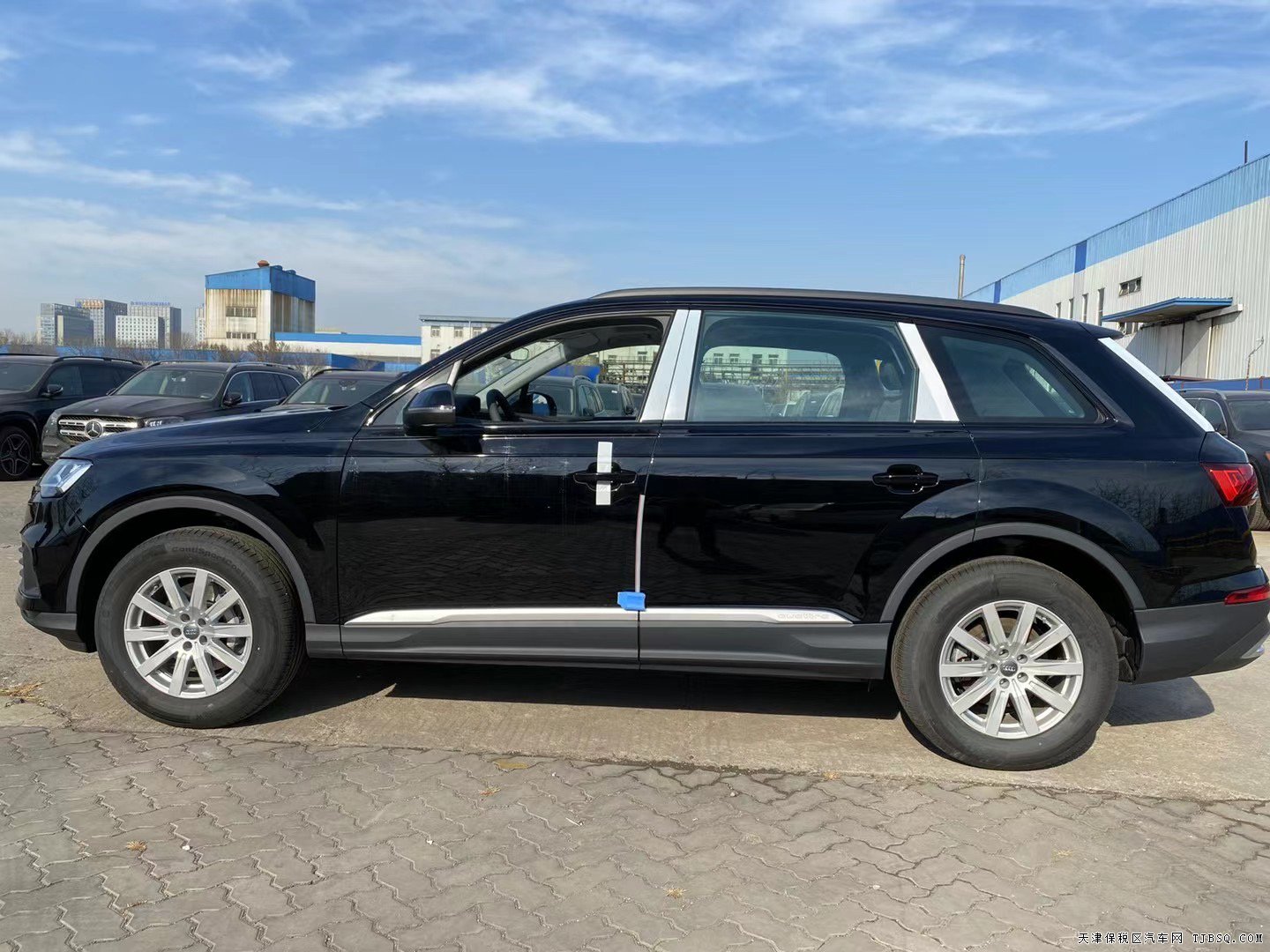 国六奥迪Q7，全国上牌，港口现车，预定价格优惠仅售58万！