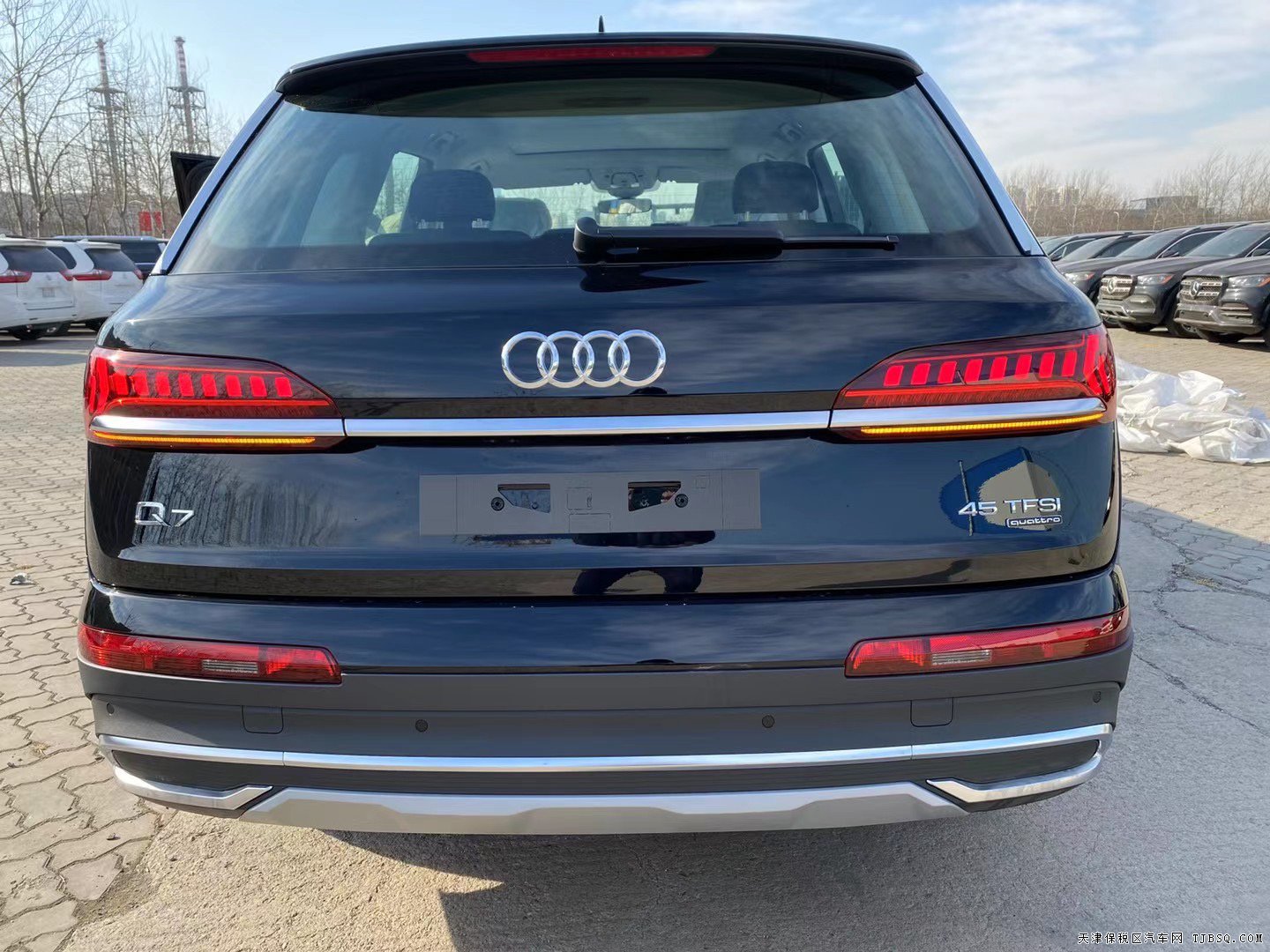 国六奥迪Q7，全国上牌，港口现车，预定价格优惠仅售58万！