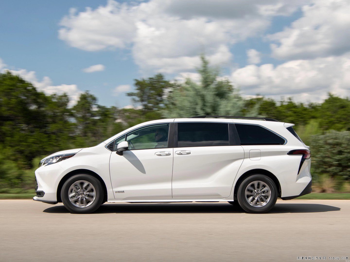 天津港2021款丰田塞纳2.5混动行情