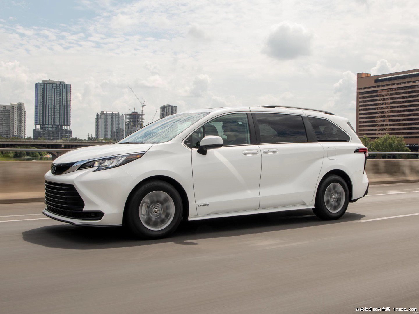 天津港2021款丰田塞纳2.5混动行情