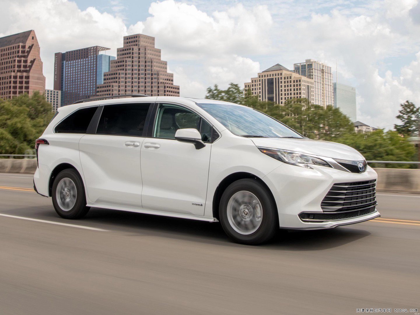 天津港2021款丰田塞纳2.5混动行情