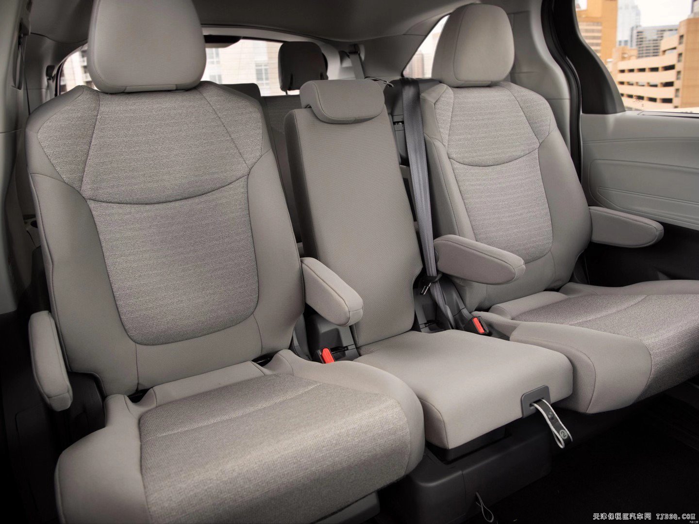 天津港2021款丰田塞纳2.5混动行情