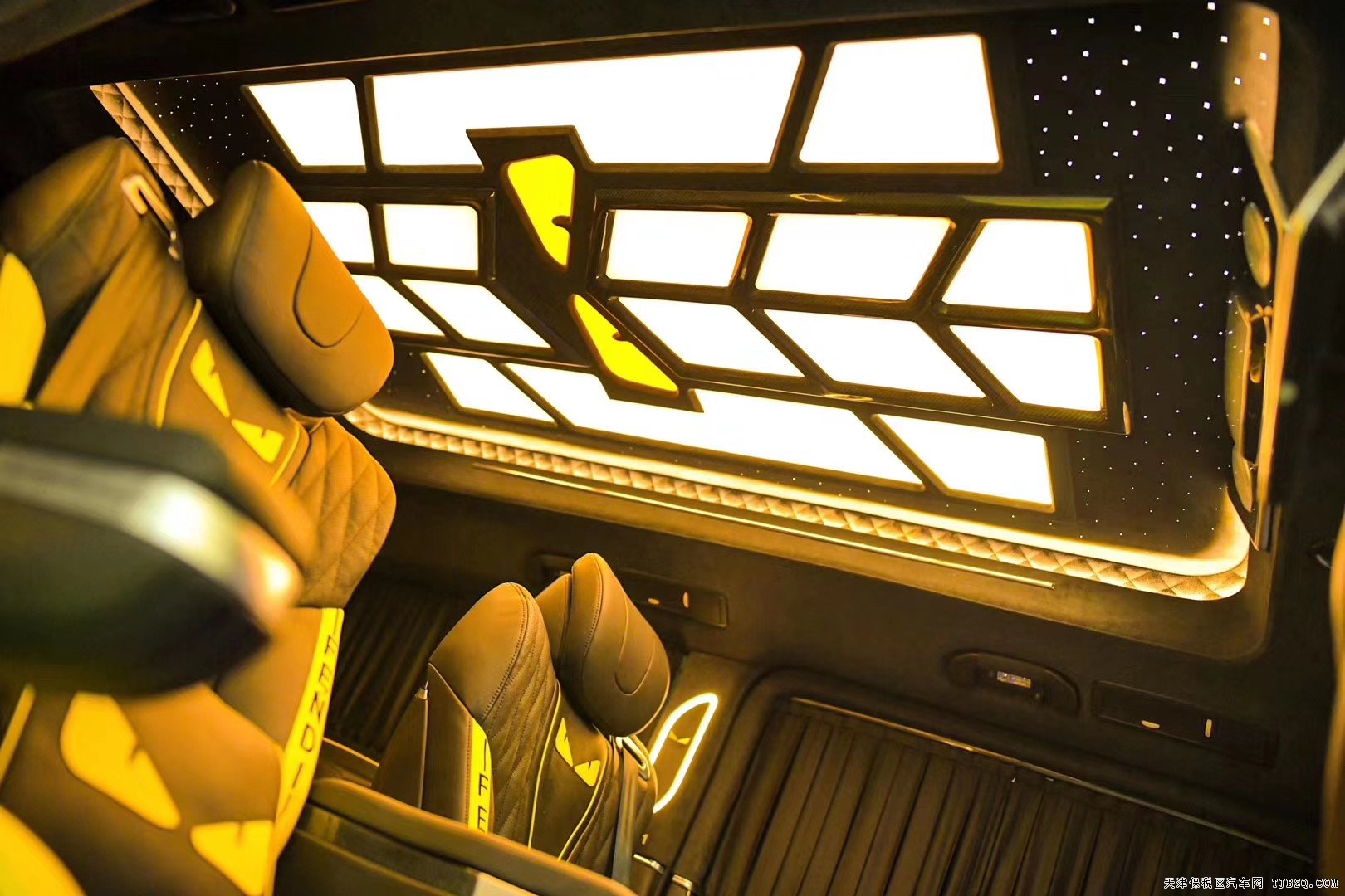 天津港20款奔驰V250定制版  最新报价