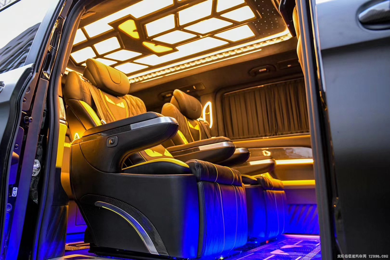 天津港20款奔驰V250定制版  最新报价