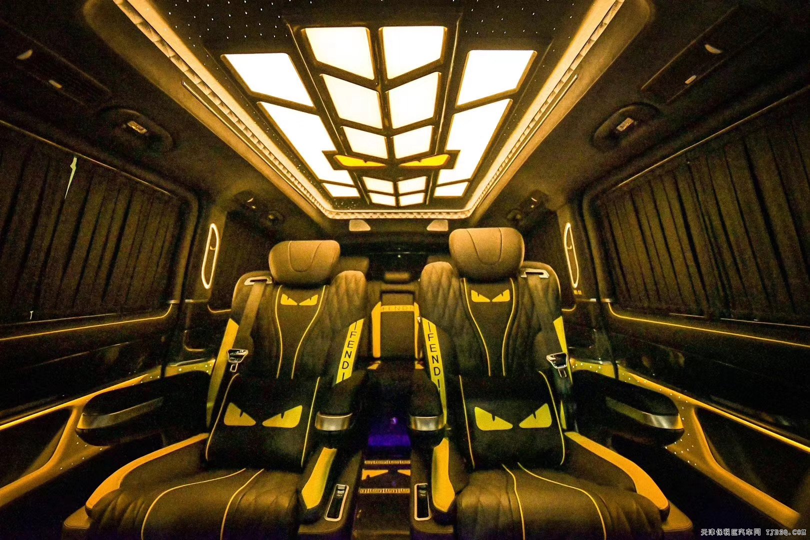 天津港20款奔驰V250定制版  最新报价