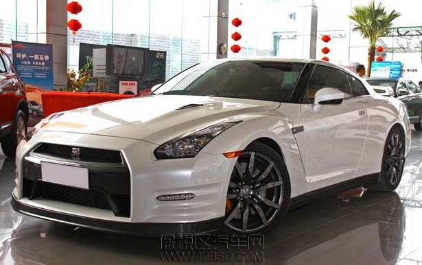 天津港保税区 2013款日产GTR现车到店!