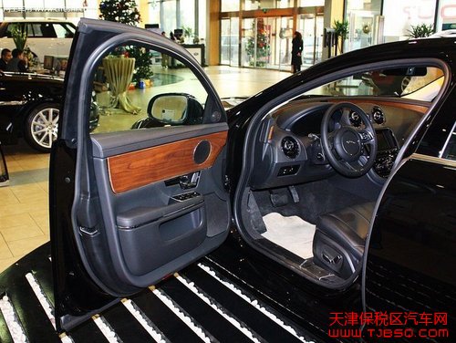 捷豹XJ全景商务 天津保税区现车109.8万优惠14个点