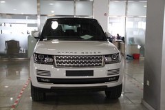 路虎揽胜行政版特卖 店内奋力狂降速抢