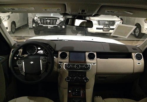 新款路虎发现四现车 天津店内特优报价