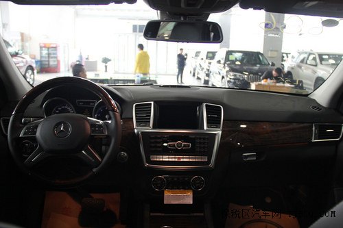 奔驰GL550给力回馈 黑外观棕内饰优惠中