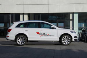 进口奥迪Q7现车到店 天津港冲击最低价