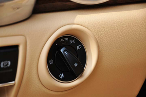 保时捷卡宴现车抵港 展厅零利润热销中