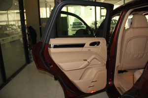 2014款保时捷卡宴柴油版 白米现车特惠季91万