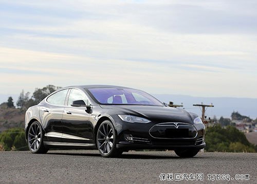 特斯拉ModelS现车95万 店内成本价大卖