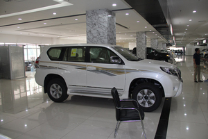 丰田霸道2700现车 2014款酷夏冰爽飙价