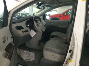 进口丰田塞纳现车 无限钜惠最底价秒杀