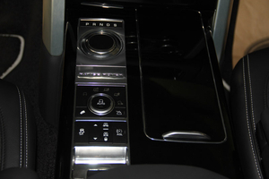 路虎揽胜创世尊崇版 荣耀抵港坐享底价