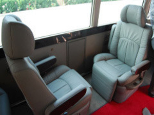 丰田考斯特12/13座改装 一级代理促销中