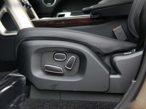 路虎揽胜行政奢华尊享 极致豪礼享惊喜