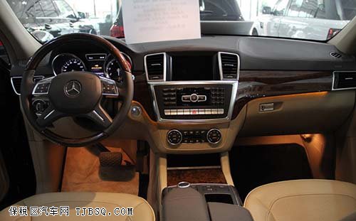 奔驰GL550现车震撼来袭 月末降价155万