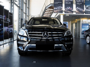 奔驰ML400黑车棕内报价 现车优惠5万元