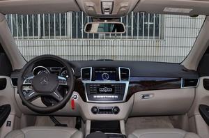 奔驰ML400黑车棕内报价 现车优惠5万元