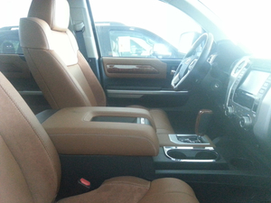 丰田坦途1794皮卡已到店 20轮蓝牙电话