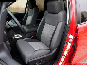 进口丰田坦途皮卡 底价争锋横扫天津港