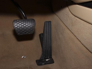 宝马X6美规版现车一再降价 天津港现车大卖