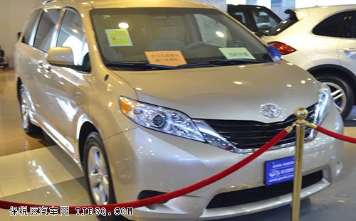 丰田塞纳3.5四驱价格低 商务车优惠连连