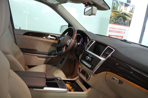 奔驰GL350天津港现车优惠中 心动购车价格更低