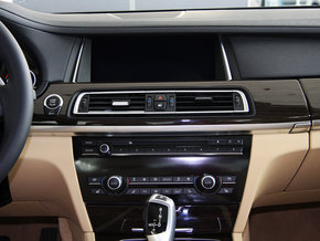 2013款宝马740Li 操作快捷给力特价出售