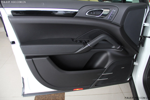 保时捷卡宴港口现车热销 疯狂降价享受好礼