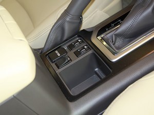 丰田普拉多2700中东版现车 促销引爆天津港