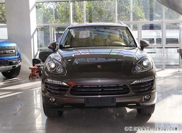 中规版保时捷卡宴桃花木 铂金版现车优惠3万