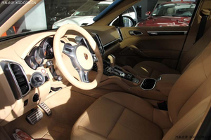 中规版保时捷卡宴桃花木 铂金版现车优惠3万