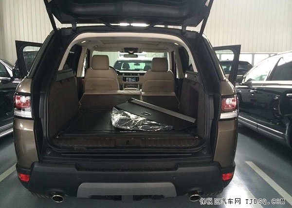 路虎揽胜运动现车到店 港口疯狂实惠促销中